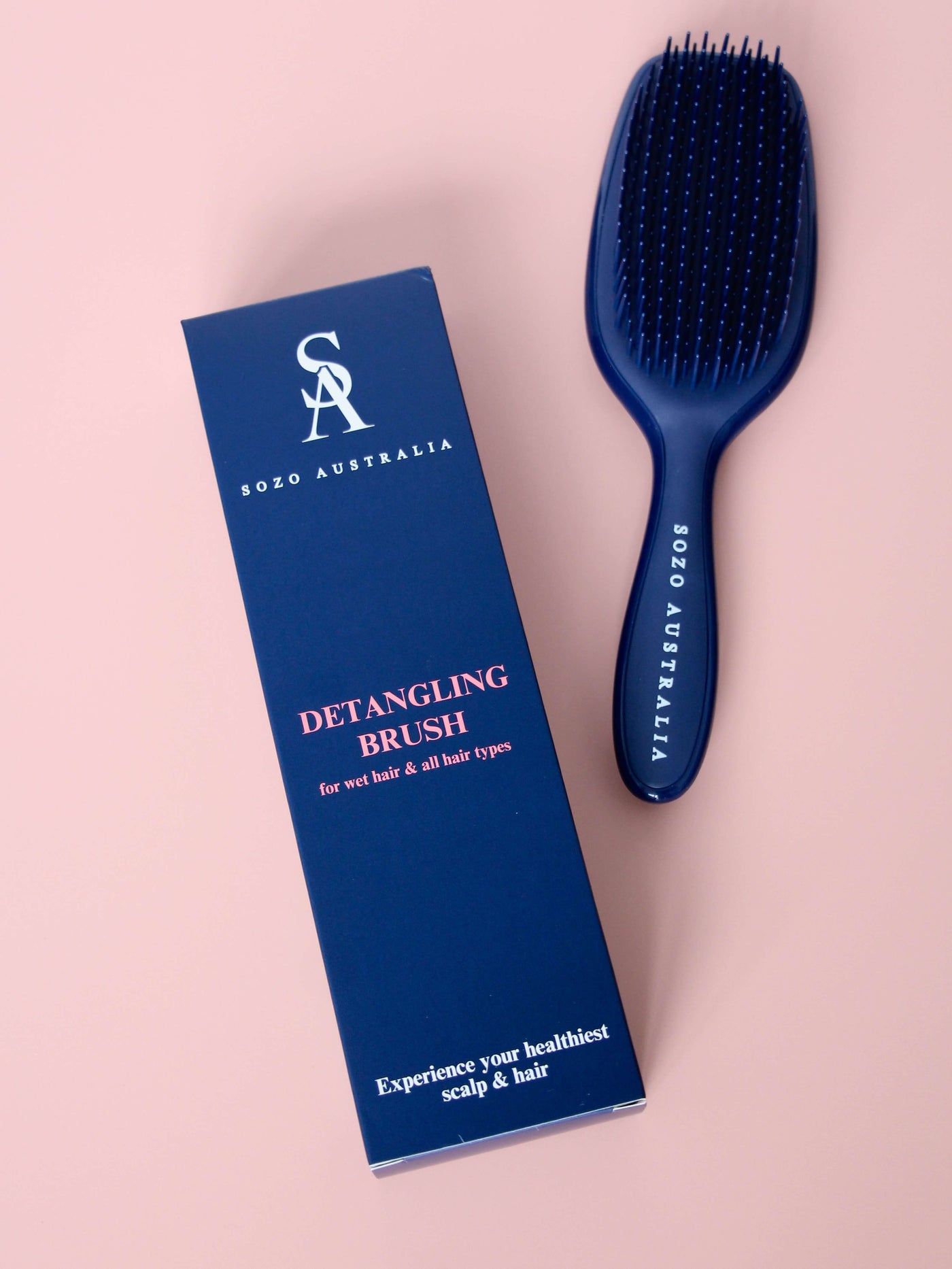 Detangling hairbrush and box for wet hair